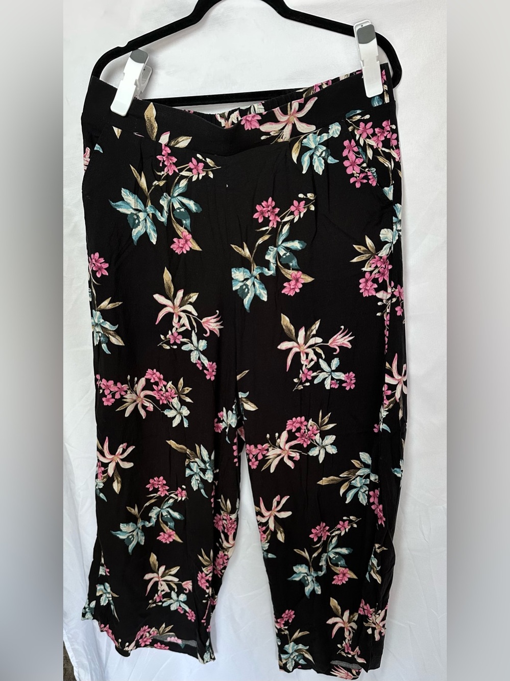 torrid Black Wide Leg Pants with Pink & Teal Floral Print Size 1